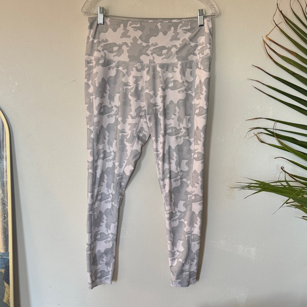 Women's Camouflage Leggings in Gray